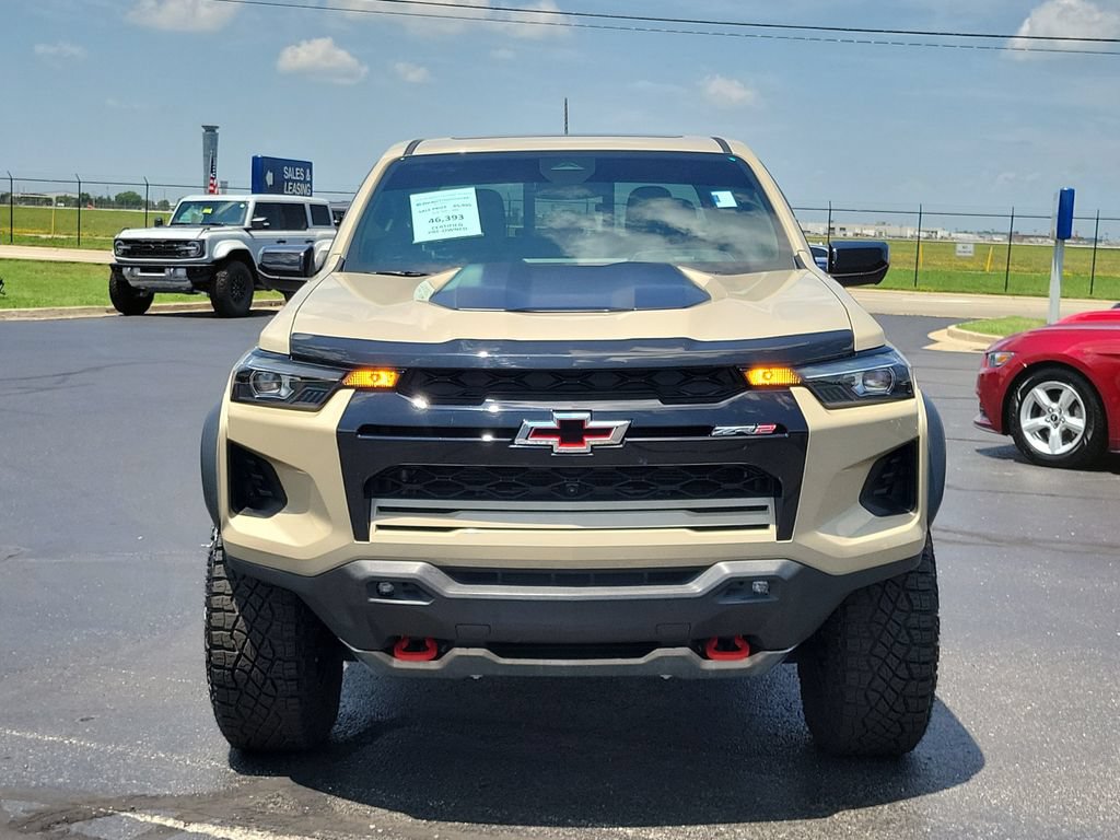 Used 2024 Chevrolet Colorado ZR2 w/ ZR2 Convenience Package III AWD/4WD image 2