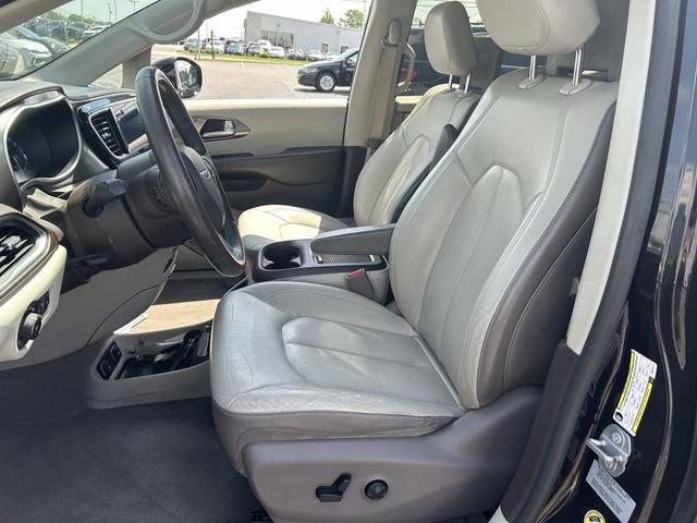 Used 2017 Chrysler Pacifica Touring-L Plus FWD image 24