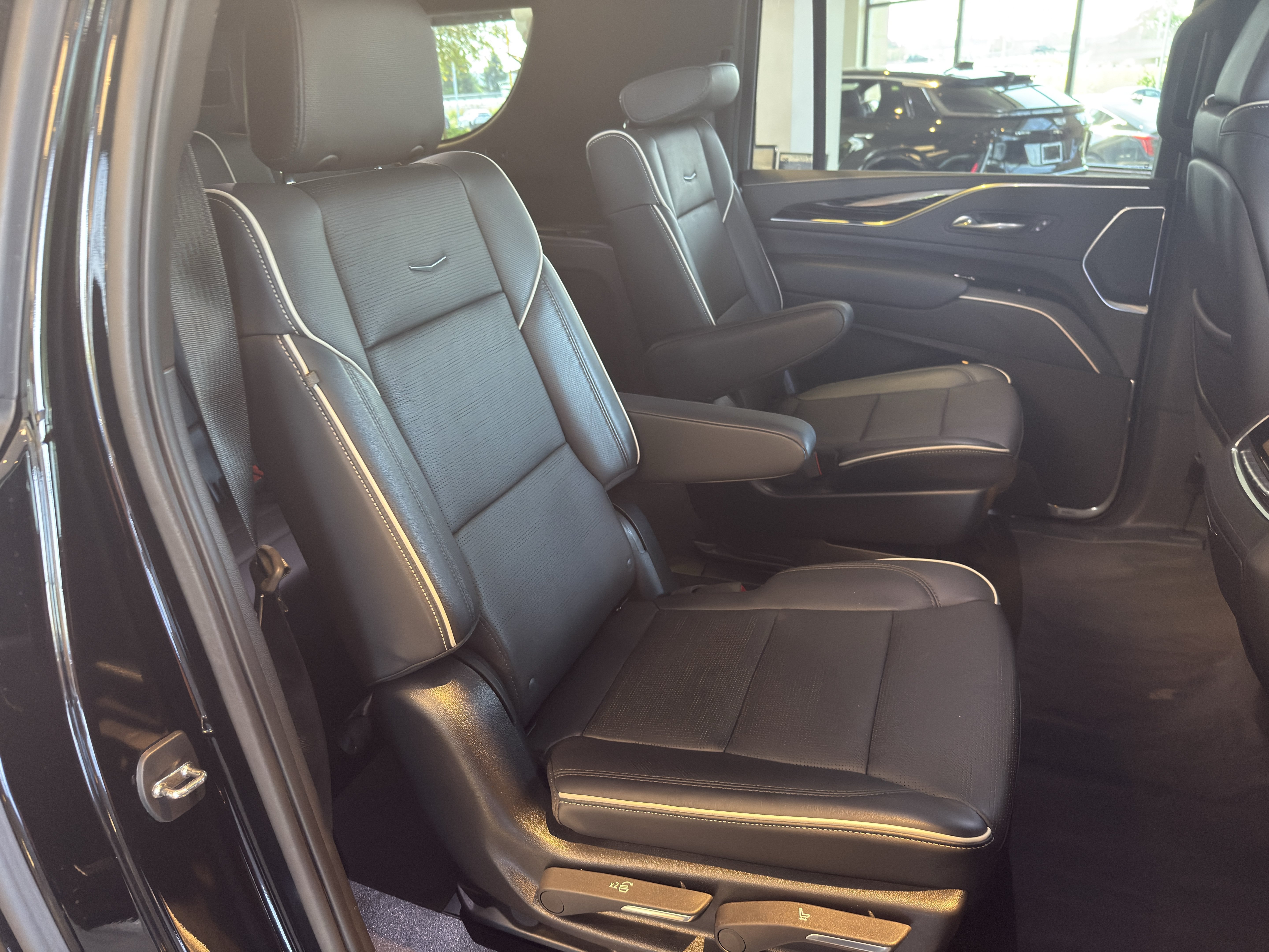 Certified 2022 Cadillac Escalade ESV Sport AWD/4WD image 19