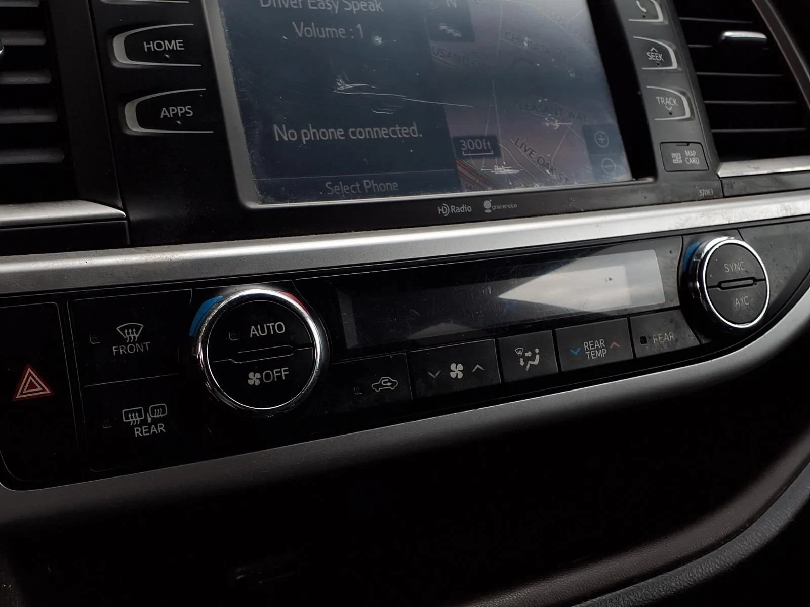 Used 2014 Toyota Highlander XLE FWD image 7