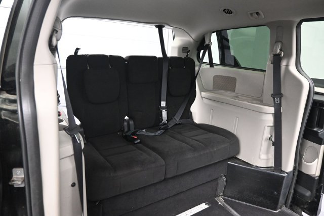 Used 2014 Dodge Grand Caravan SXT FWD image 19
