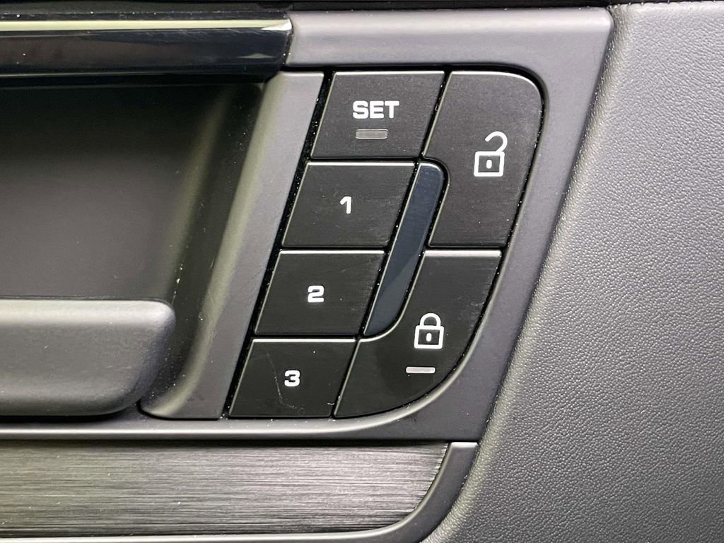 Certified 2025 Porsche Cayenne GTS AWD/4WD image 35