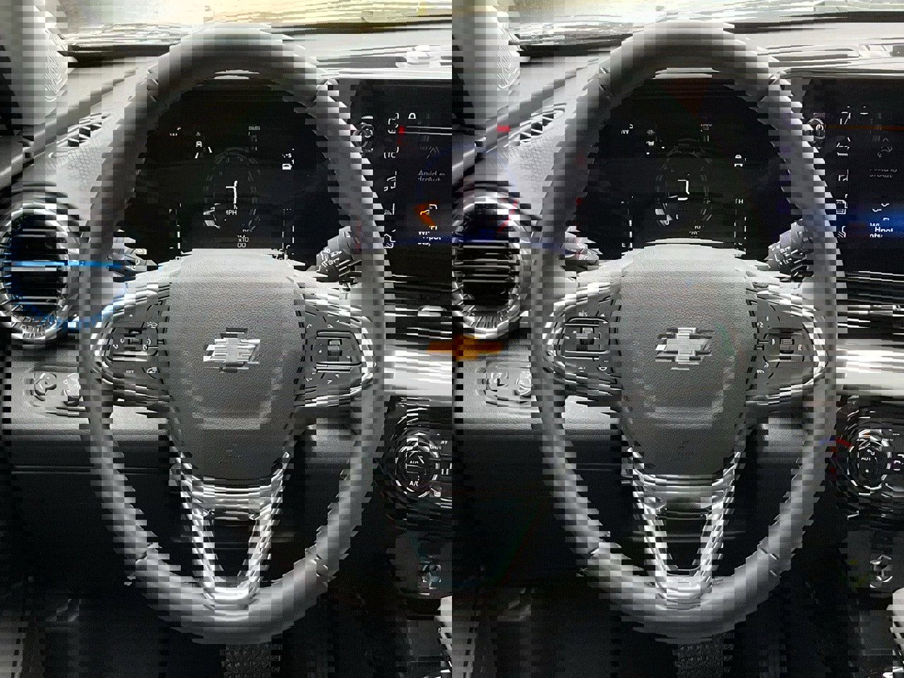 Used 2025 Chevrolet Trax LT w/ LT Convenience Package image 20