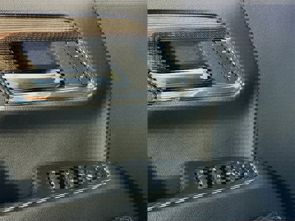 Used 2024 Chevrolet Silverado 1500 LT image 12