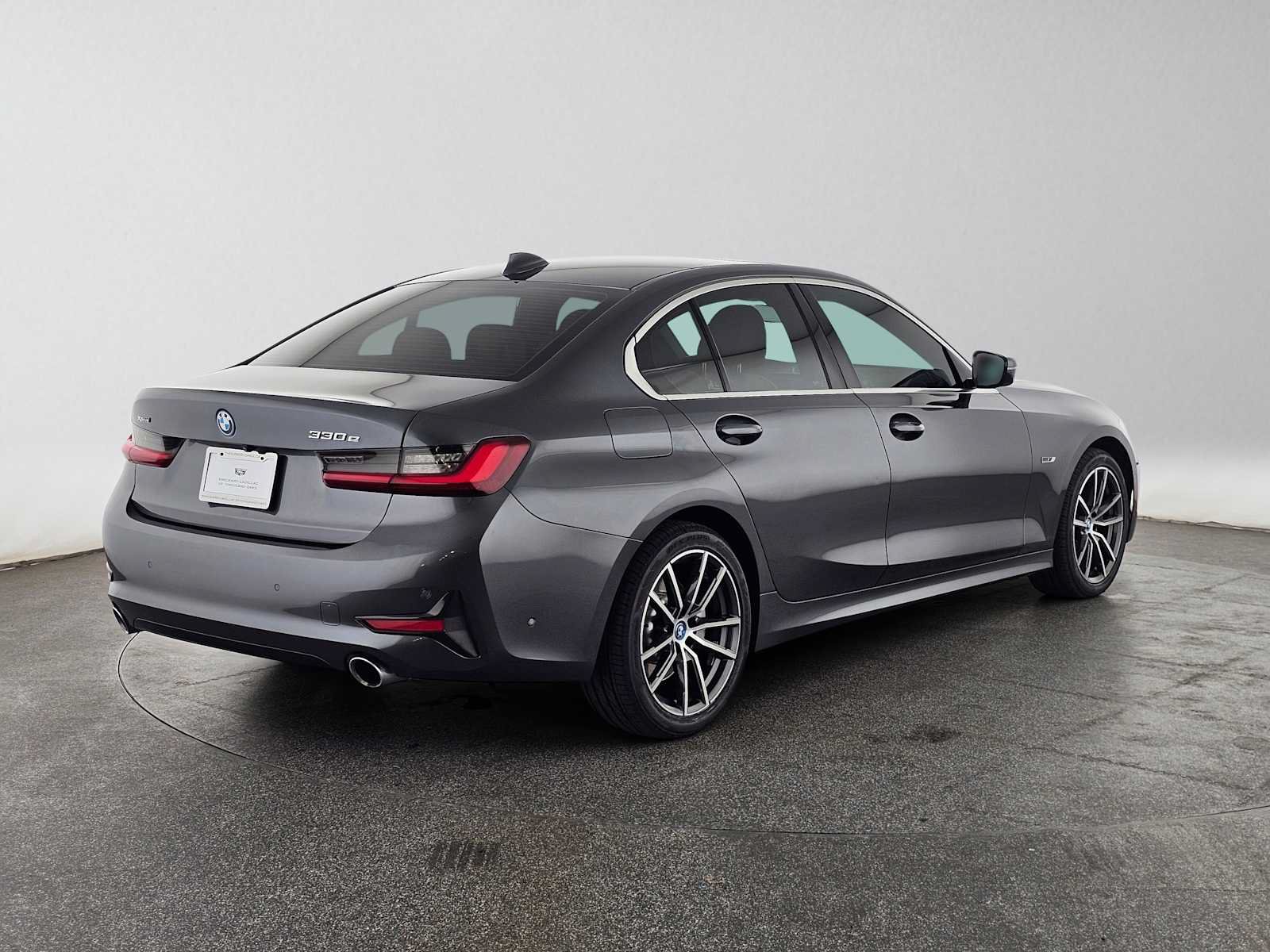 Used 2022 BMW 330e xDrive w/ Driving Assistance Package AWD/4WD image 3