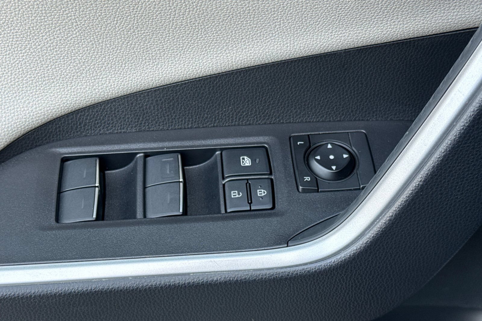 Certified 2025 Toyota RAV4 Limited AWD/4WD image 15