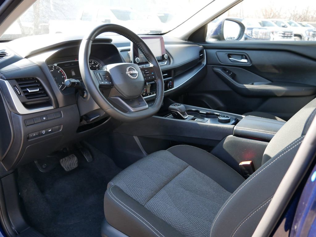 Used 2025 Nissan Rogue SV AWD/4WD image 15