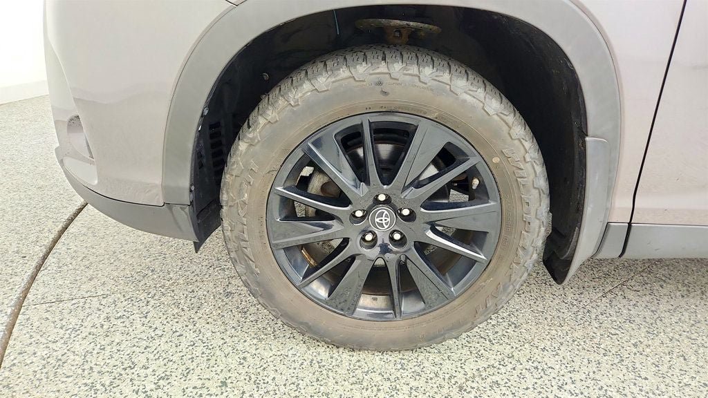 Used 2019 Toyota Highlander SE AWD/4WD image 9
