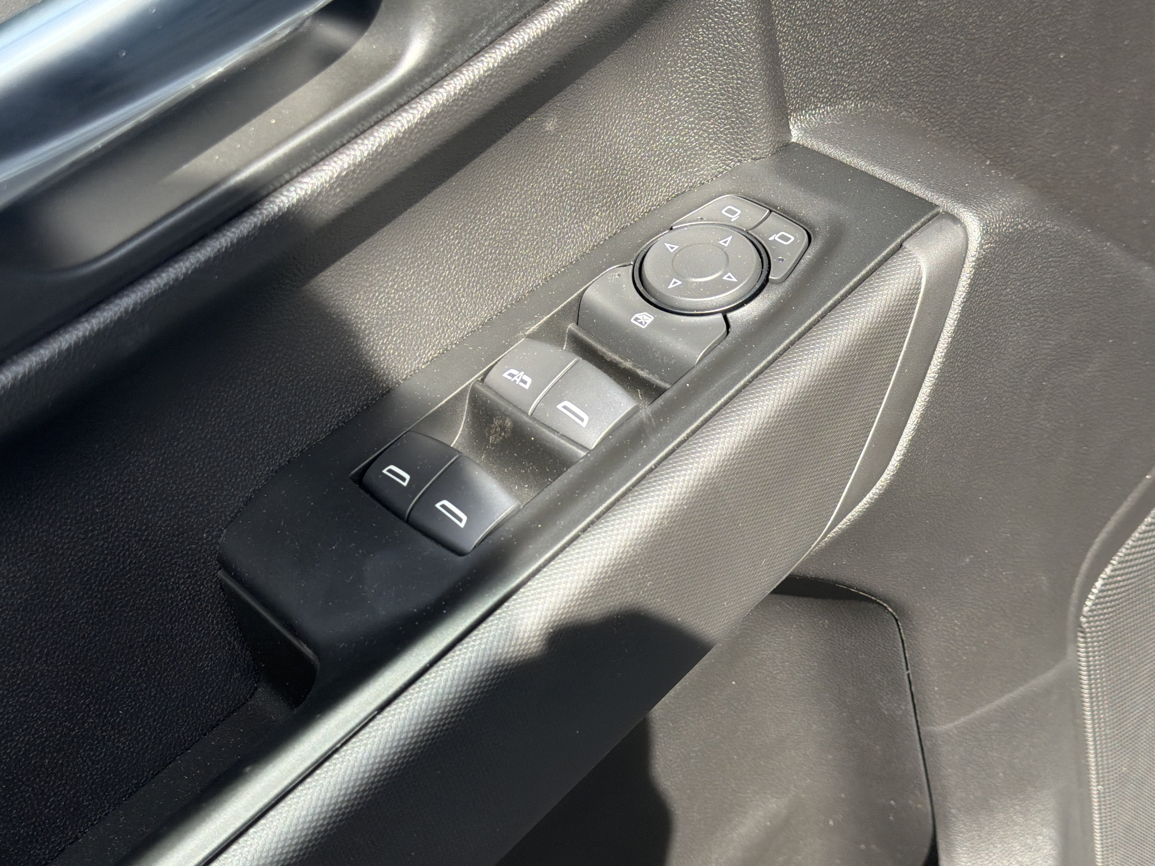 New 2026 Chevrolet Silverado 1500 Custom Trail Boss w/ LPO, Dark Essentials Package AWD/4WD image 19