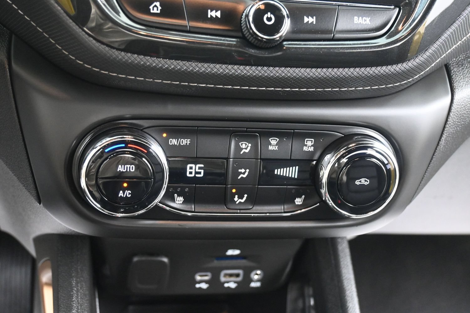 Used 2023 Chevrolet TrailBlazer ACTIV w/ Technology Package AWD/4WD image 30
