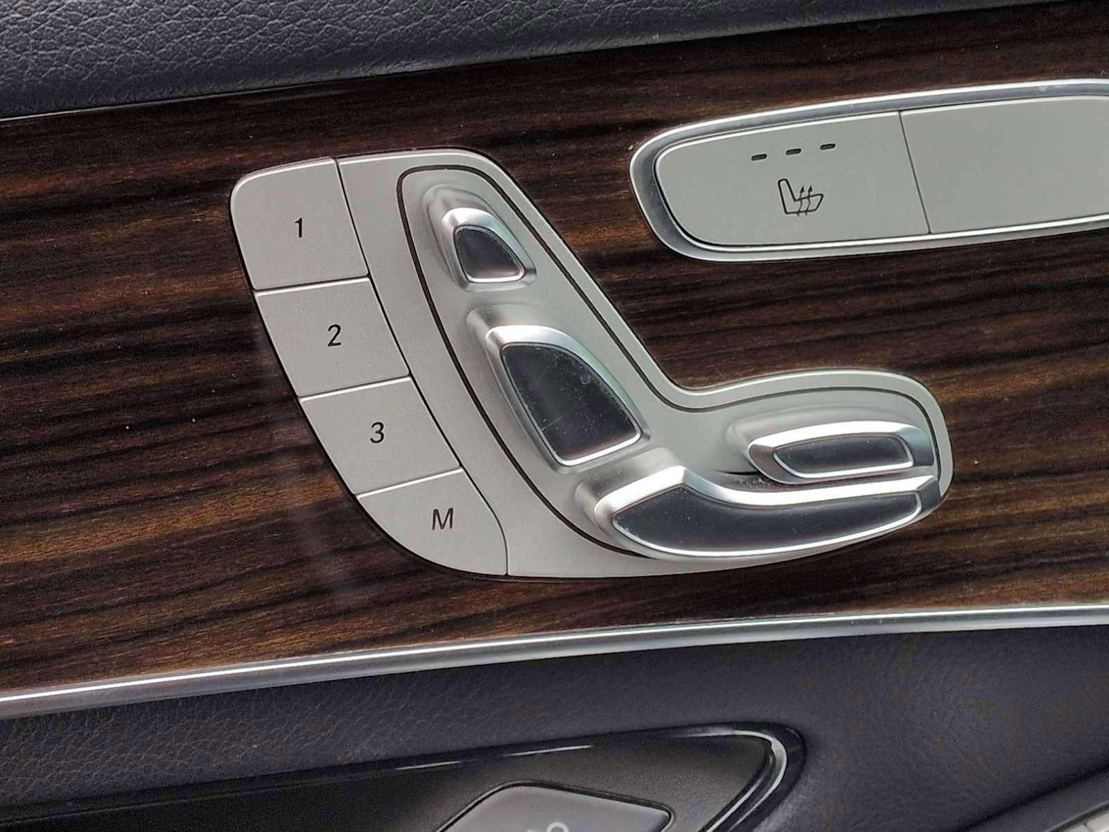 Used 2019 Mercedes-Benz GLC 300 4MATIC image 18