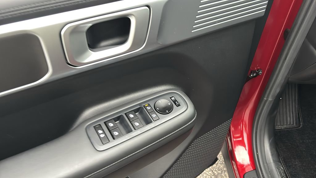 Used 2025 Hyundai Santa Fe SEL image 14