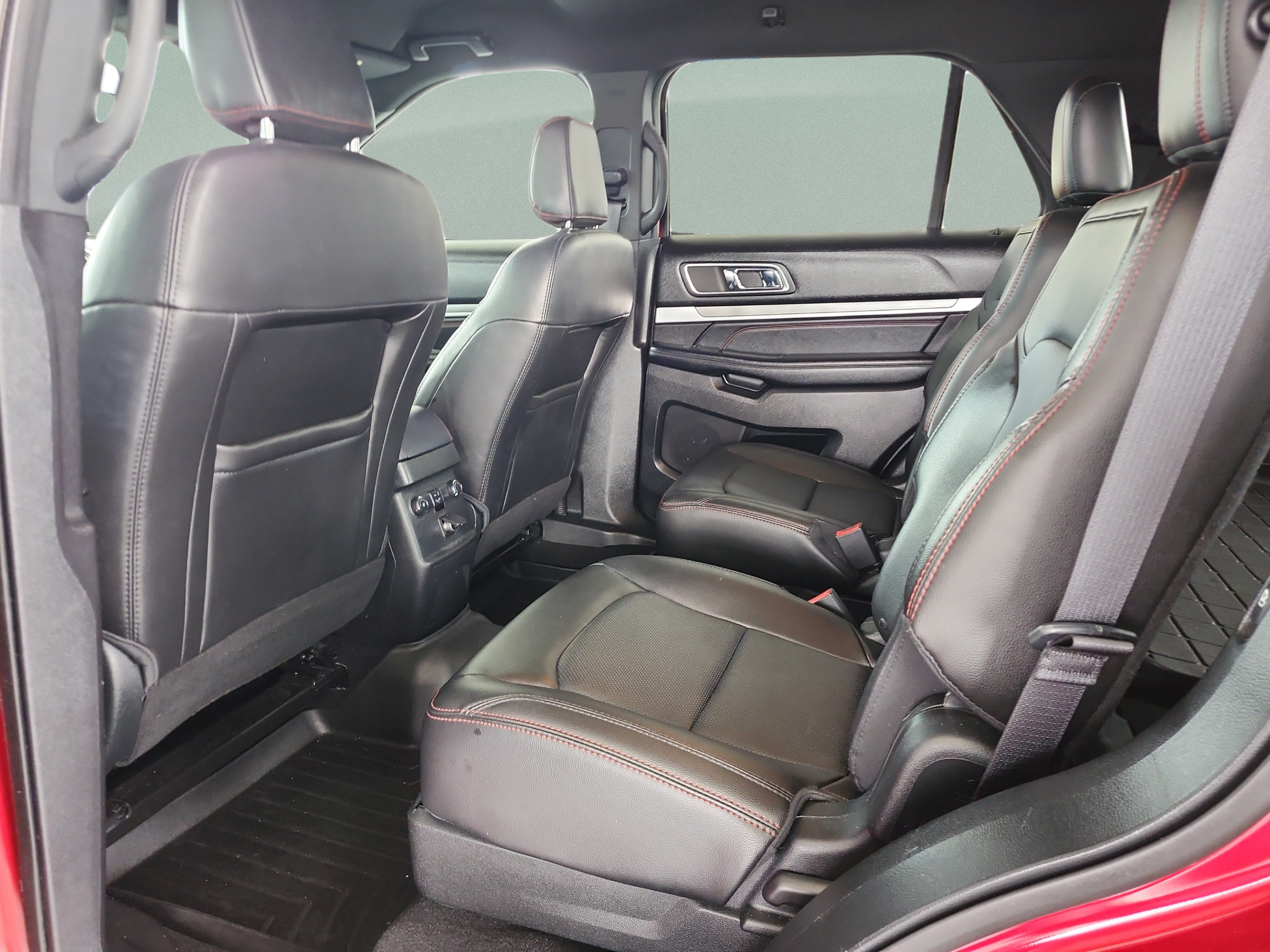 Used 2018 Ford Explorer Sport w/ Ford Safe & Smart Package AWD/4WD image 17