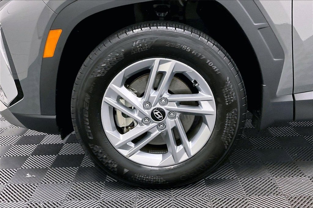 Certified 2025 Hyundai Tucson SE image 8