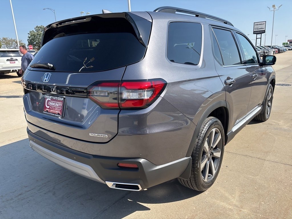 New 2025 Honda Pilot Touring image 3