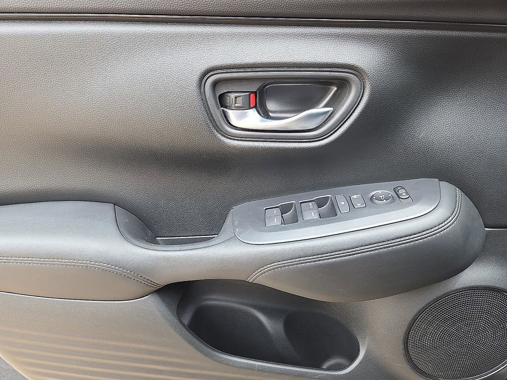 Used 2025 Honda HR-V LX image 18