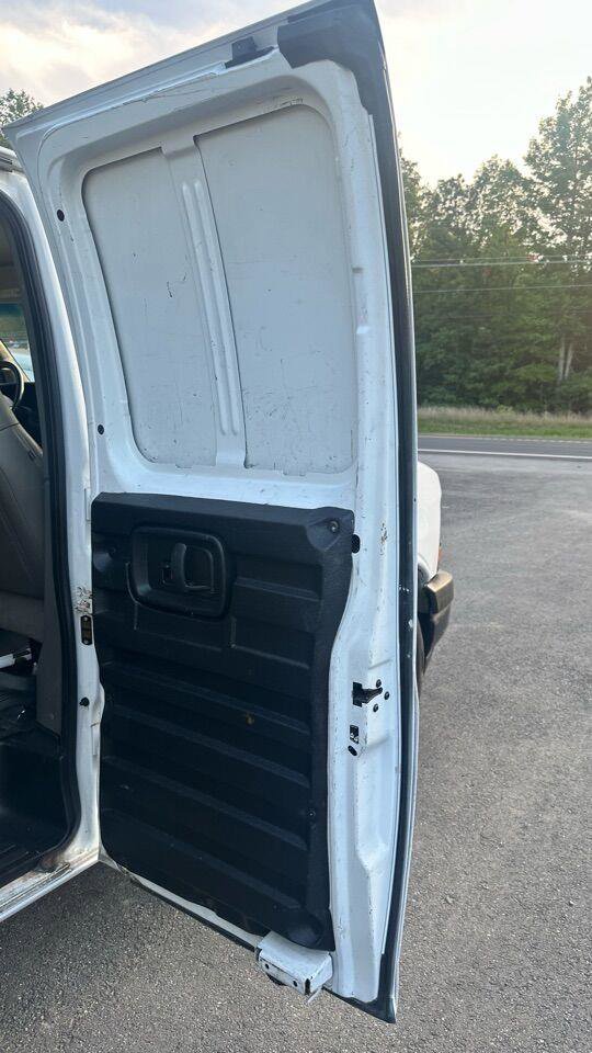Used 2017 Chevrolet Express 2500 image 16