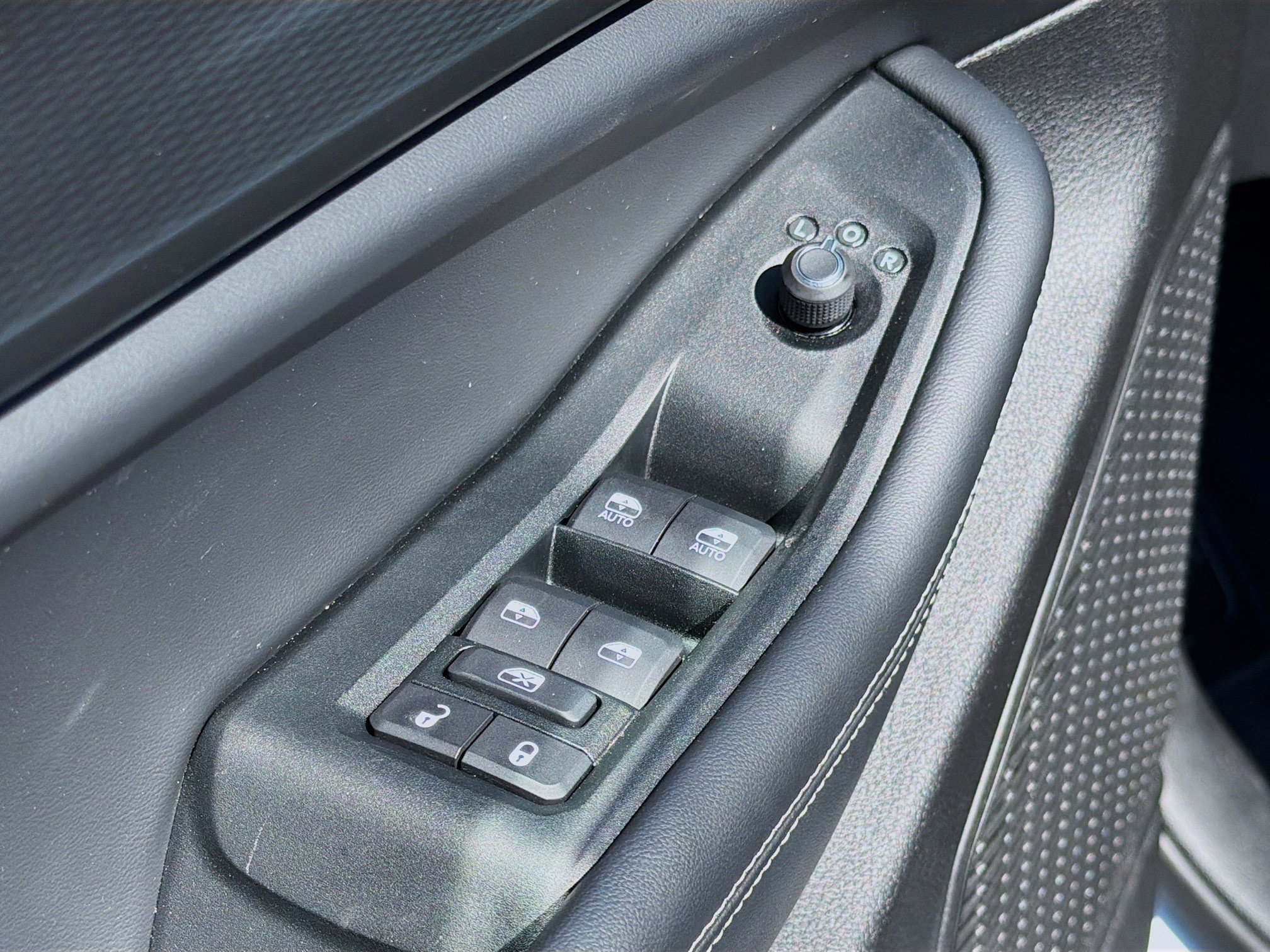 Used 2025 Jeep Grand Cherokee Laredo X image 21