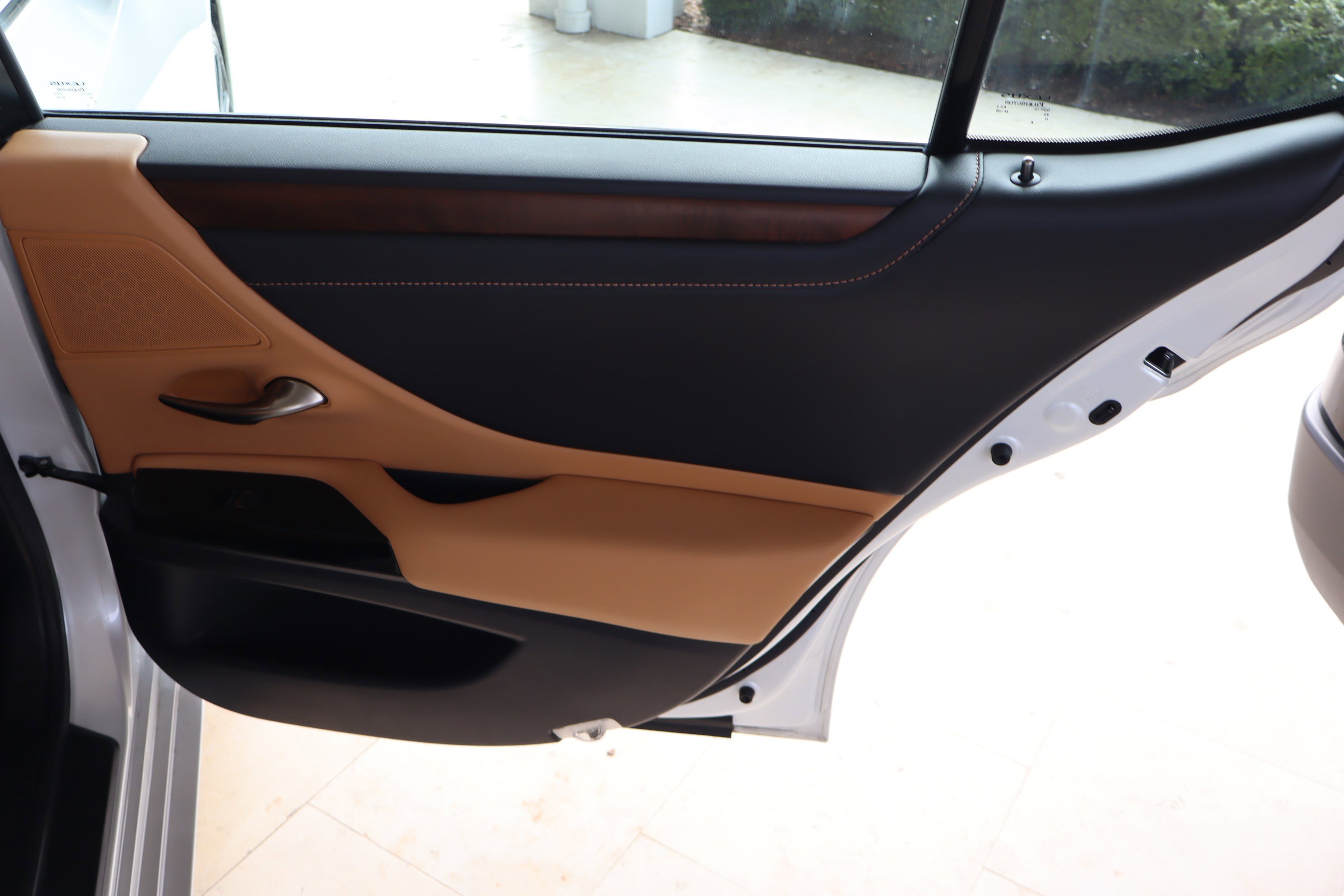 Used 2022 Lexus ES 350 w/ Premium Package image 32