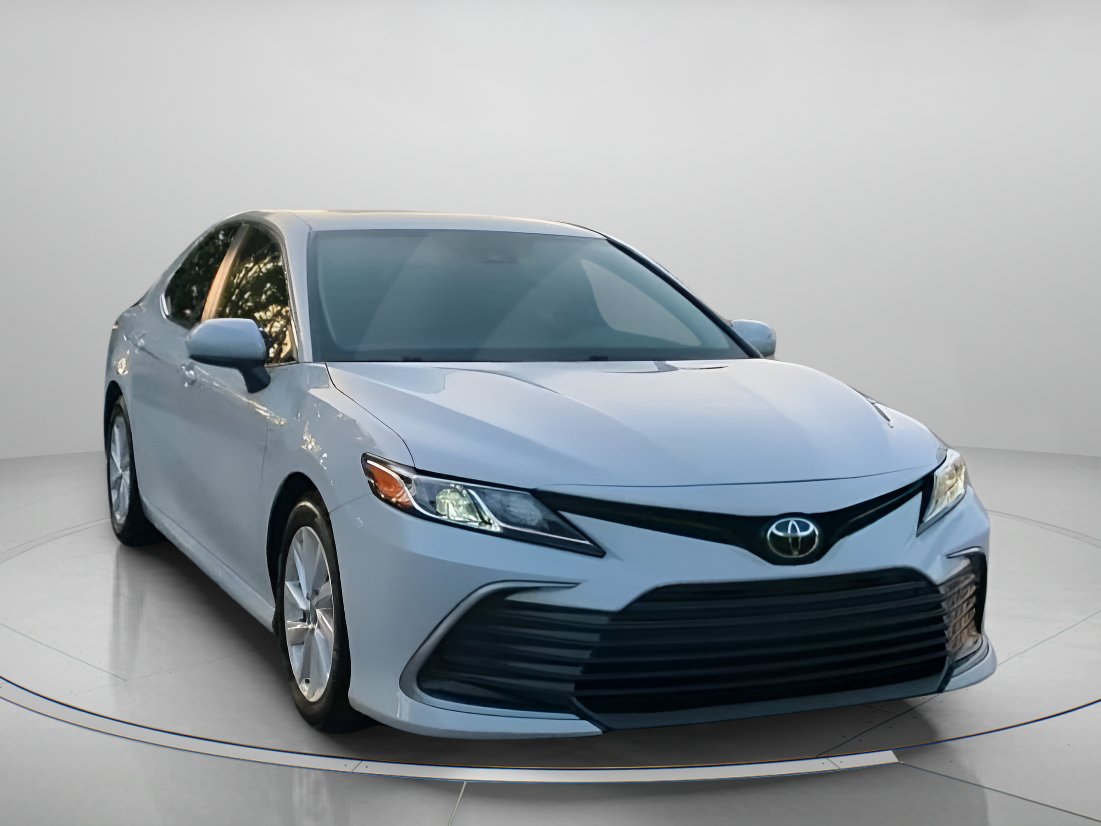 Used 2023 Toyota Camry LE FWD image 4