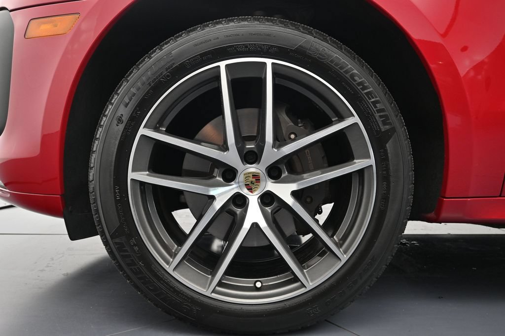Certified 2024 Porsche Macan AWD/4WD image 30