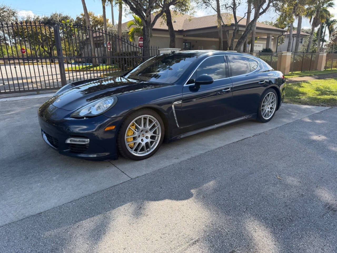 Used 2010 Porsche Panamera Turbo image 4