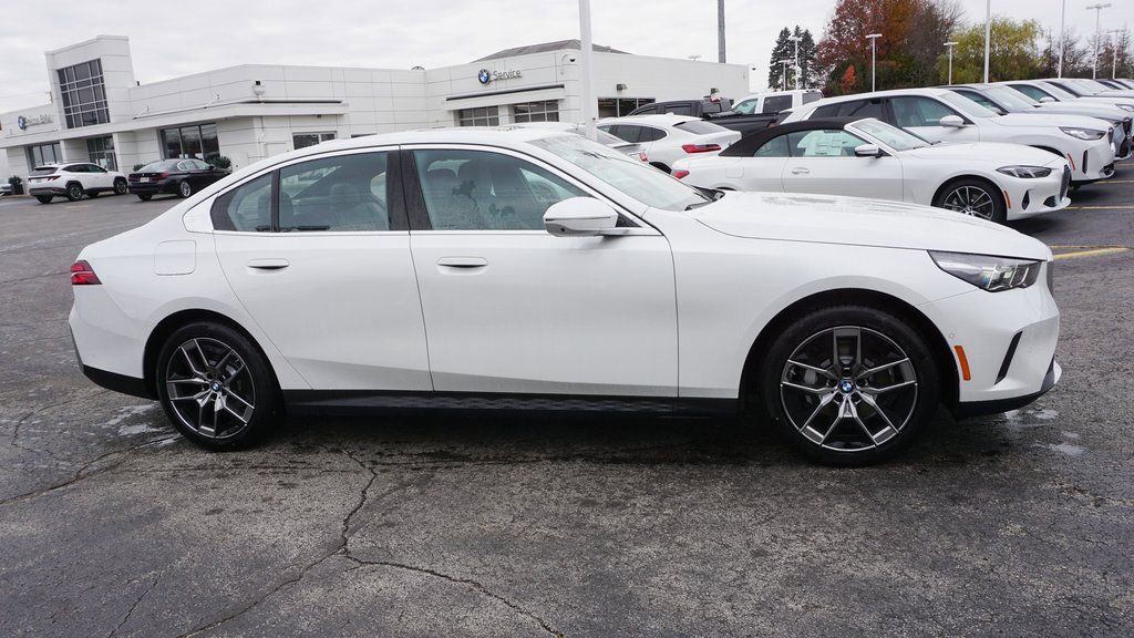 Used 2026 BMW 530i xDrive w/ Premium Package image 3
