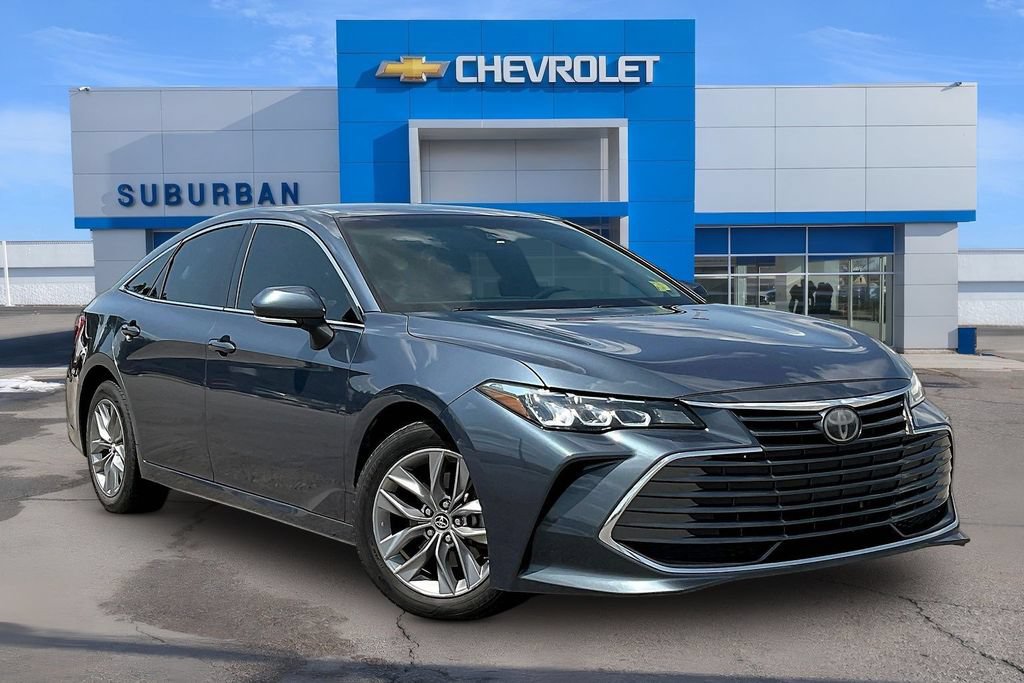Used 2019 Toyota Avalon XLE FWD image 2