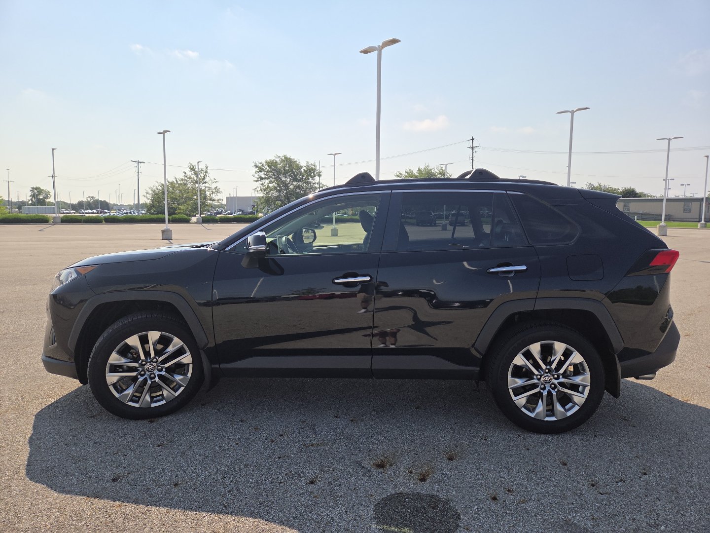 Used 2021 Toyota RAV4 Limited AWD/4WD image 17