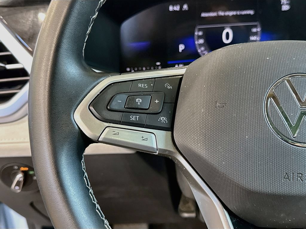 Certified 2025 Volkswagen Taos SE AWD/4WD image 12