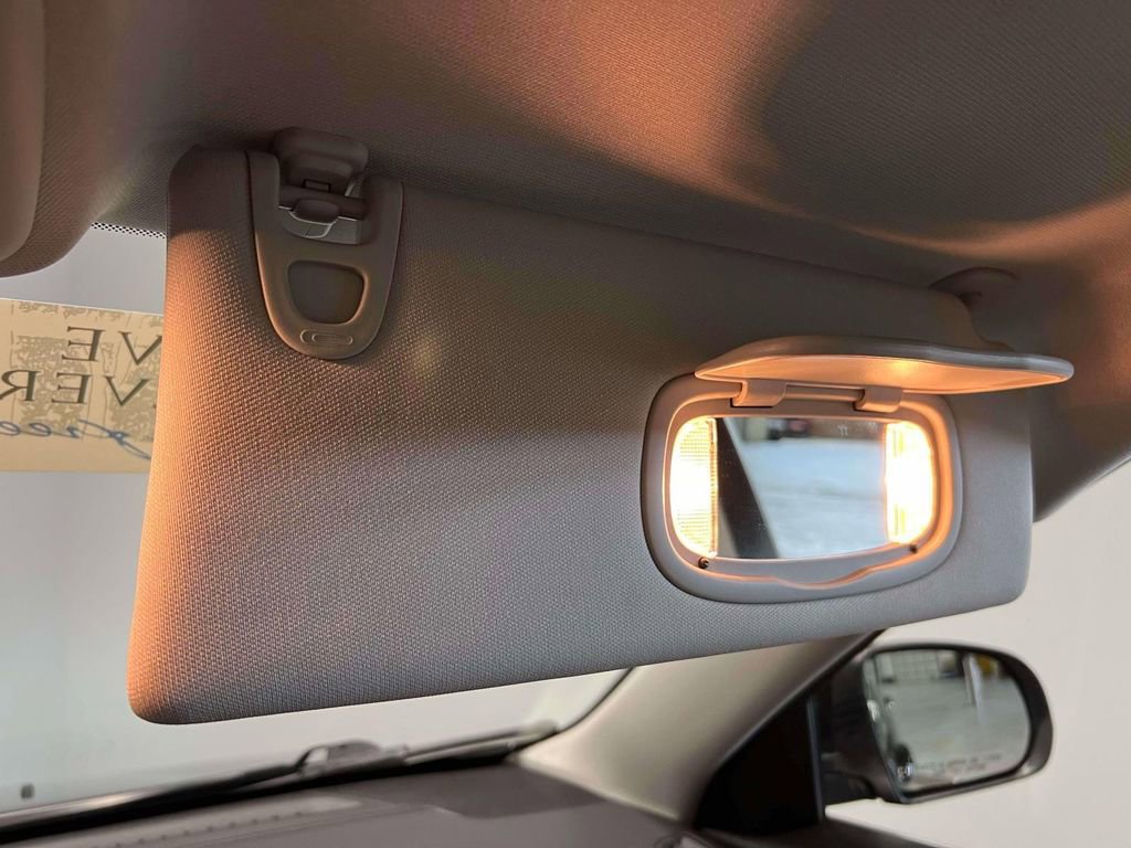 Used 2021 Jeep Cherokee Limited image 36