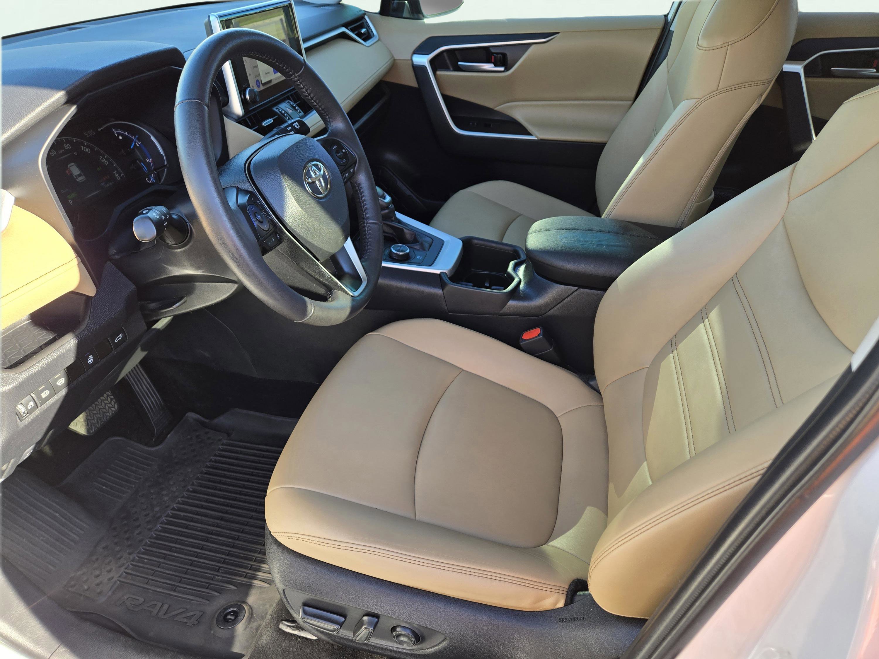 Used 2023 Toyota RAV4 XLE Premium image 15