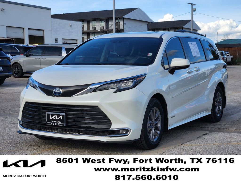 Used 2021 Toyota Sienna XLE FWD image 3