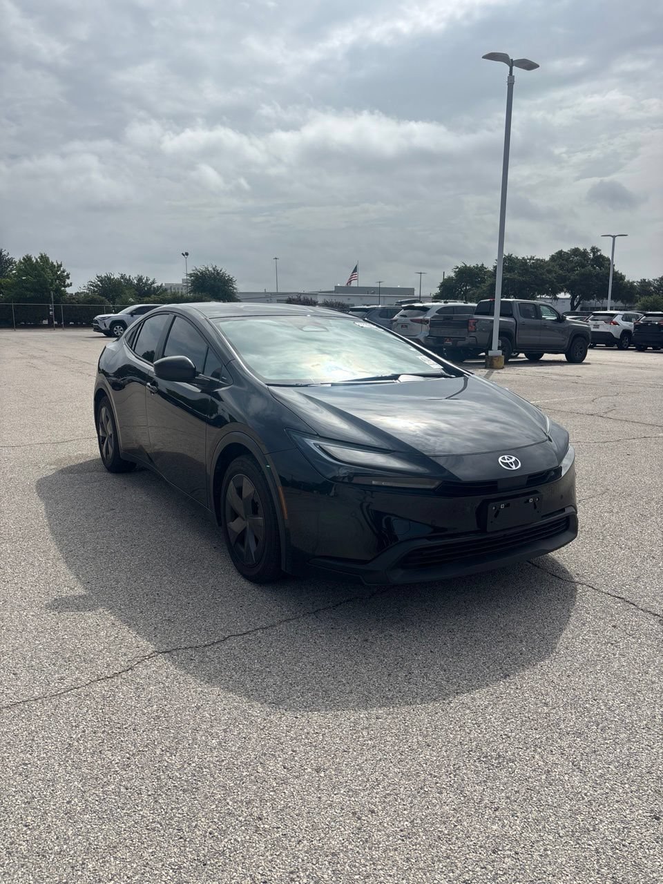 Used 2026 Toyota Prius LE FWD image 3