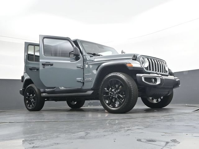 Used 2024 Jeep Wrangler Unlimited Sahara w/ Technology Group AWD/4WD image 42