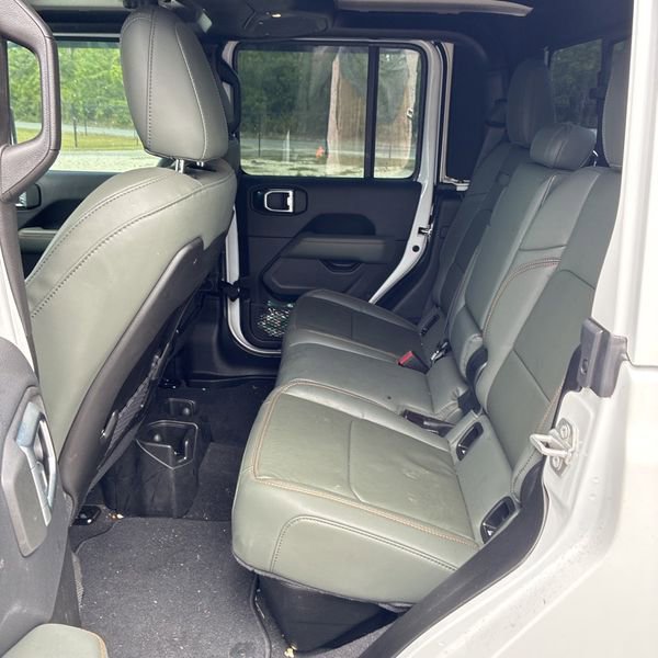 Used 2025 Jeep Gladiator Mojave AWD/4WD image 23