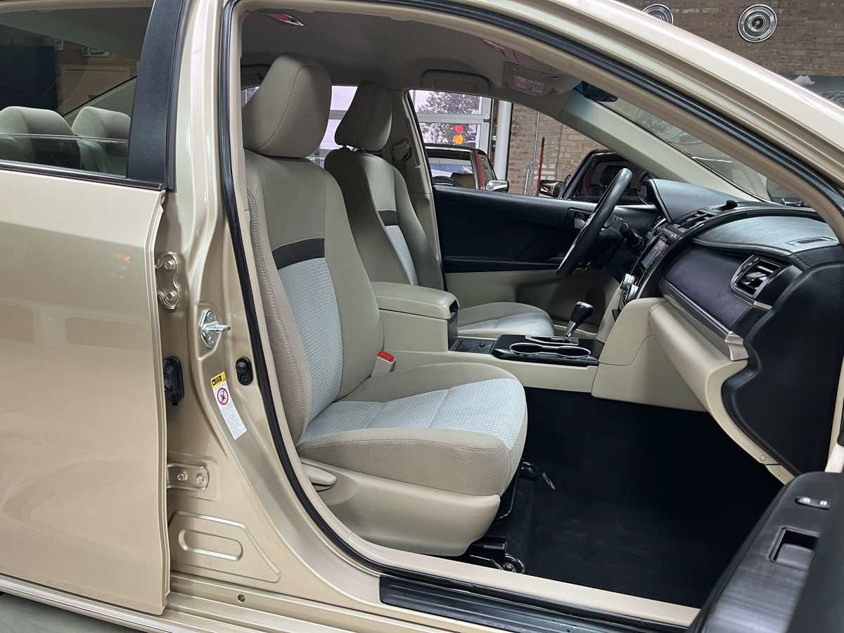 Used 2012 Toyota Camry LE FWD image 25