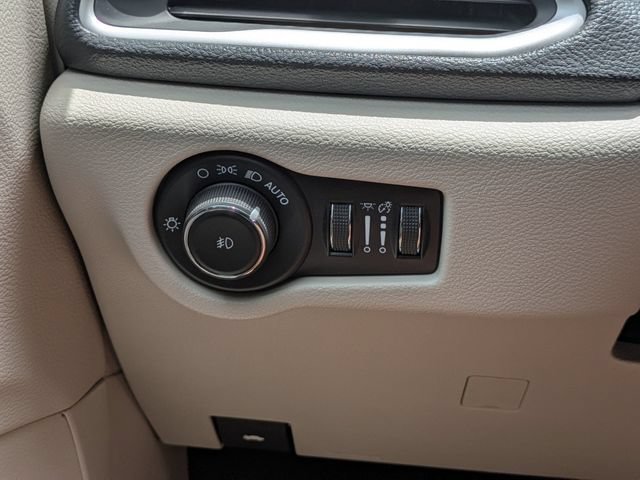 Used 2024 Chrysler Pacifica Touring-L AWD/4WD image 36