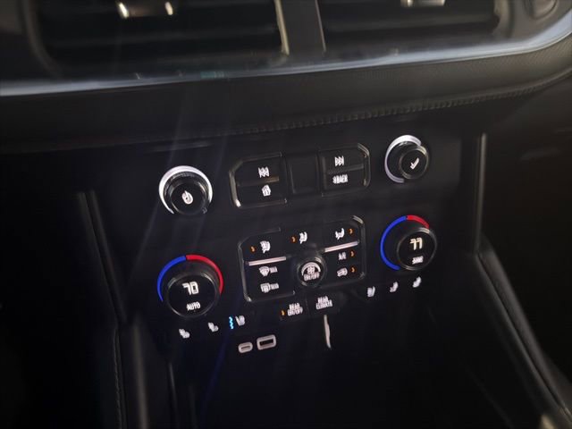 Used 2023 Chevrolet Suburban Premier image 12