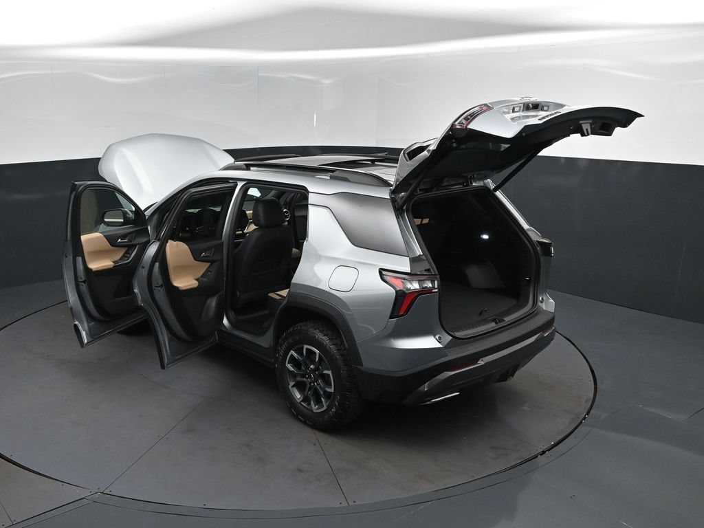 New 2026 Chevrolet Equinox ACTIV w/ Convenience Package III FWD image 2