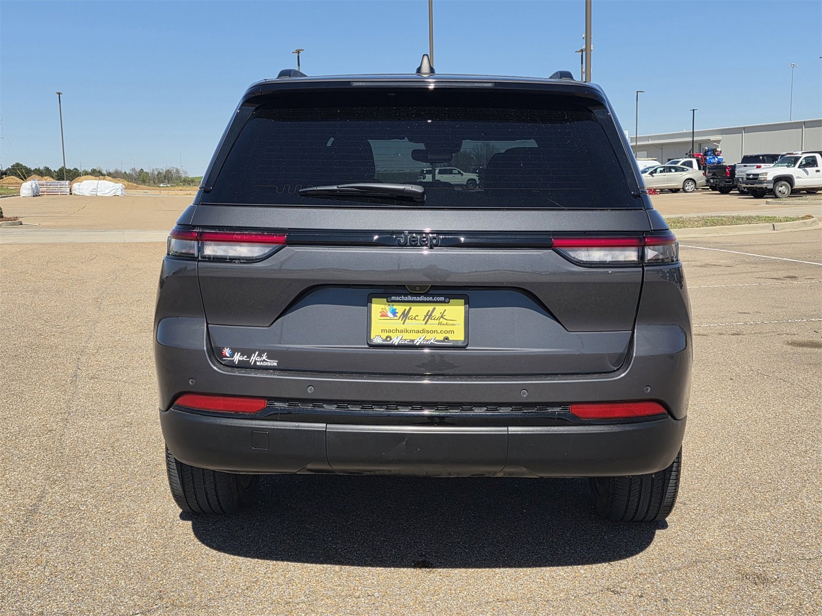 Used 2024 Jeep Grand Cherokee Altitude image 6