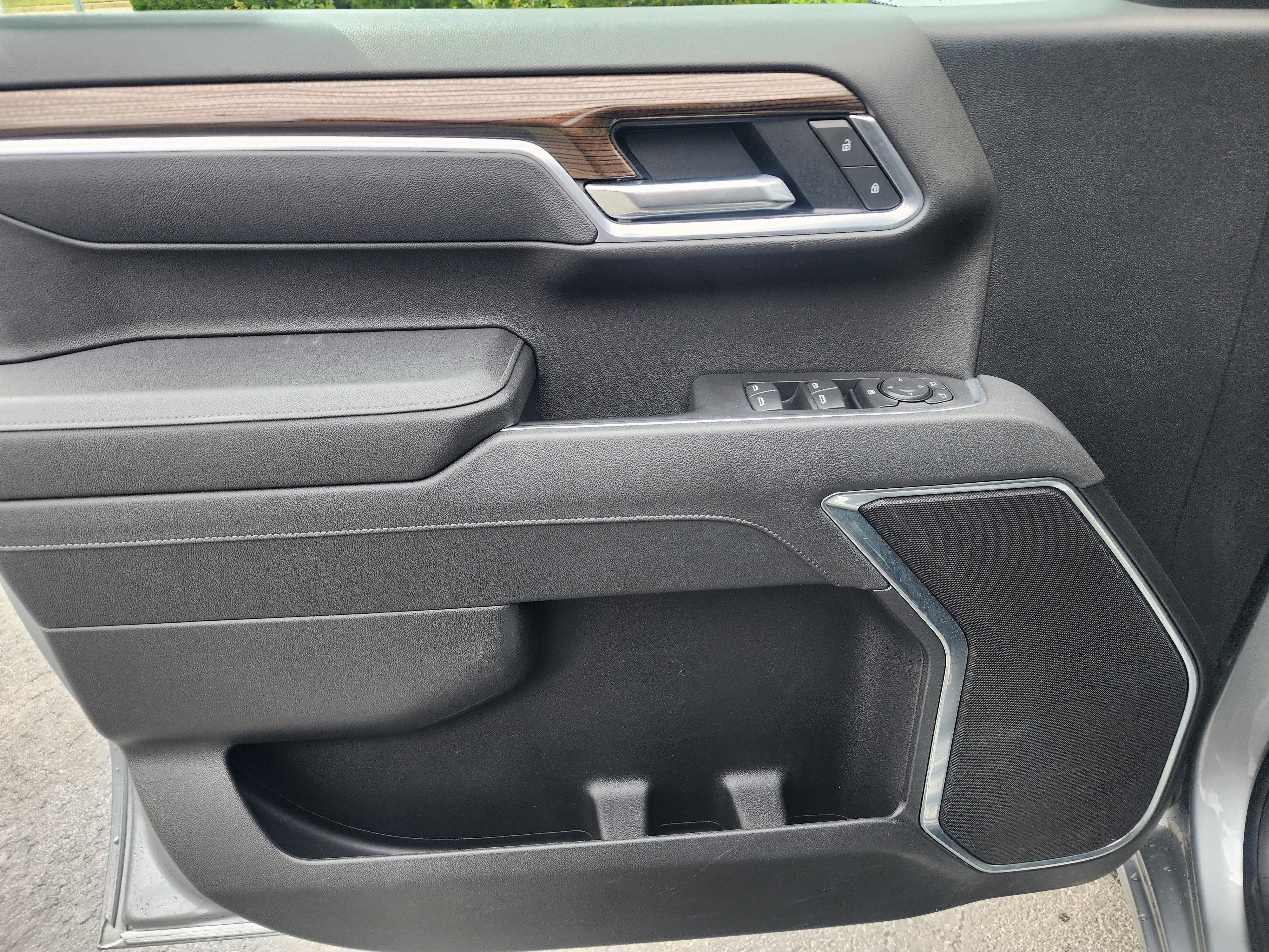 Used 2025 Chevrolet Silverado 1500 LT image 24