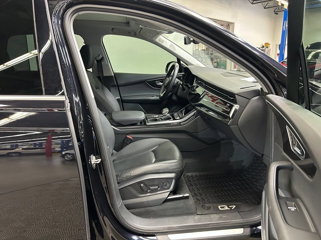 Used 2020 Audi Q7 3.0T Premium Plus w/ Premium Plus Package AWD/4WD image 12