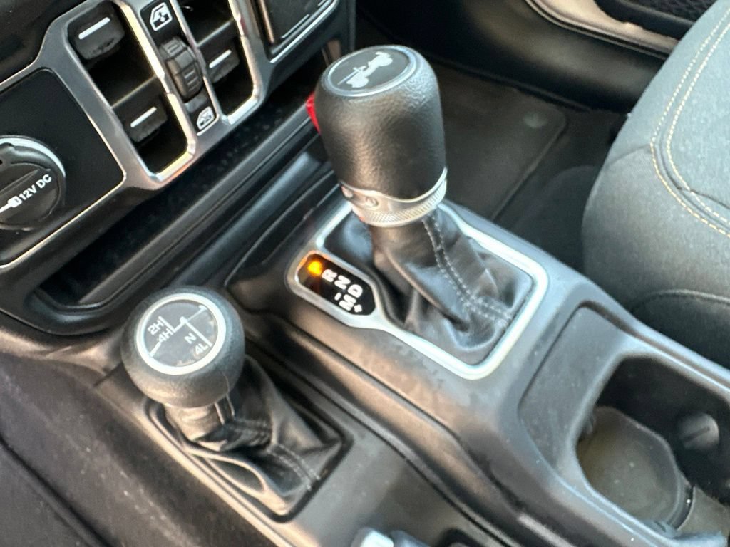 Used 2025 Jeep Wrangler Unlimited Sahara AWD/4WD image 24
