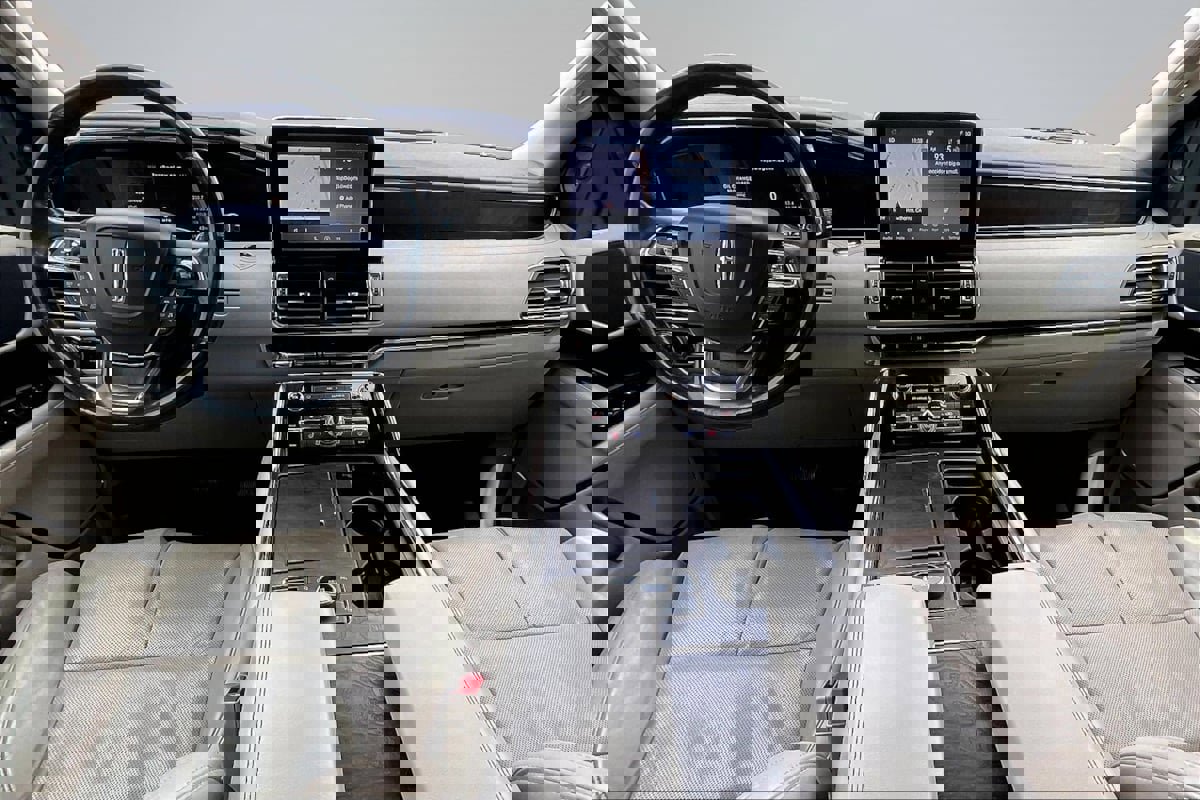 Used 2020 Lincoln Navigator Reserve image 16