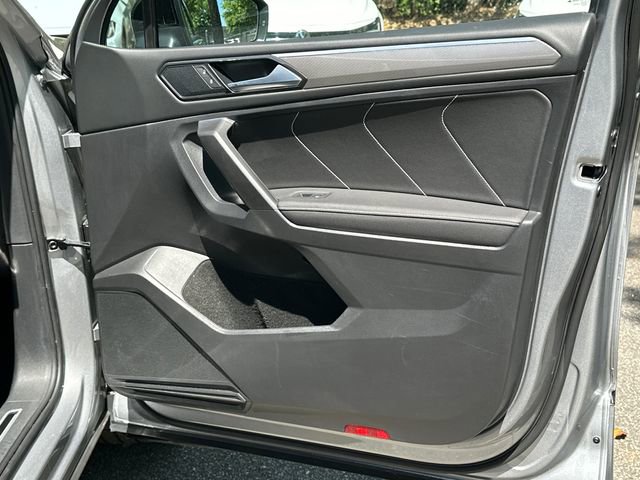 Used 2023 Volkswagen Tiguan SE R-Line image 14