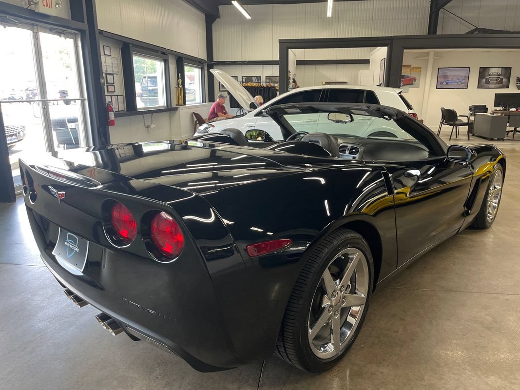 Used 2007 Chevrolet Corvette Coupe w/ Preferred Equipment Group RWD image 16