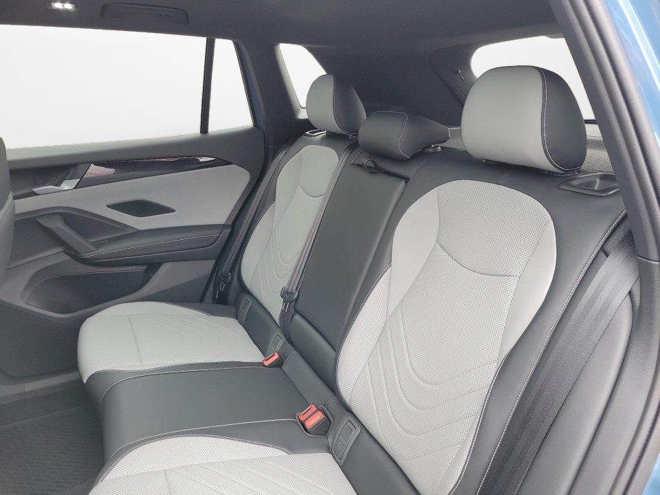 New 2026 Volkswagen Tiguan SE R-Line AWD/4WD image 12