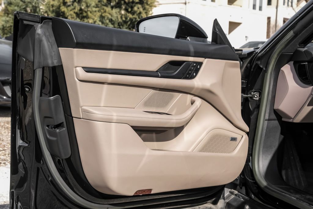 Used 2022 Porsche Taycan image 41