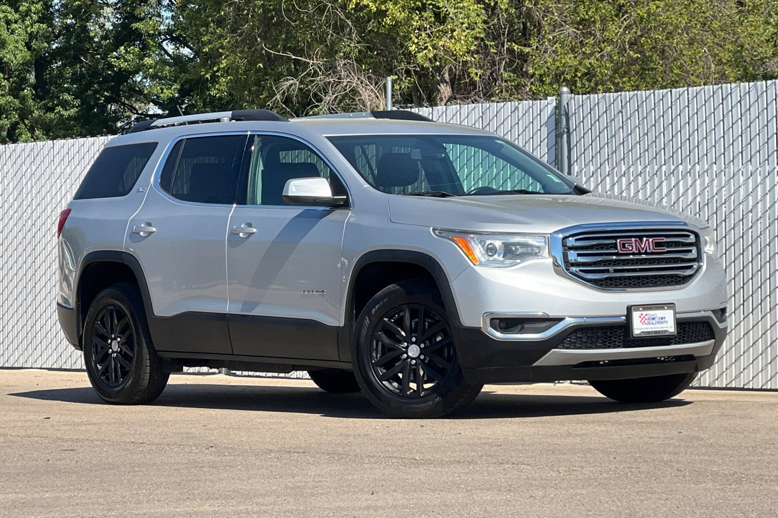 Used 2019 GMC Acadia SLT AWD/4WD image 2